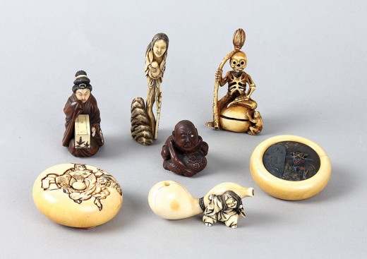 Netsuke  petits contrepoids en ivoire ou bois et ivoire - XIXè siècle  -  musée des beaux-arts de Nancy © ville de Nancy, cliché Patrice Buren