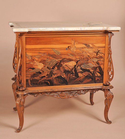 Galle, commode La champ du sang, Reims, musÇe des beaux arts(c) musÇe de Reims T. Dewleeschauwer