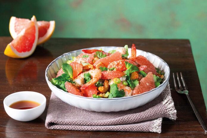 PAMPLEMOUSSES2025-SaladeThaiHoriBD-1024x683