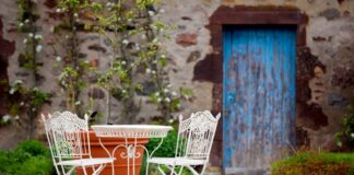 Quels meubles et objets chiner pour un extérieur vintage ?