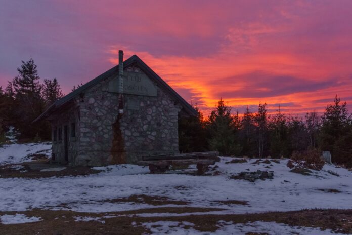 Sunset,View,With,Red,Colored,Sky,At,The,Refuge,Du